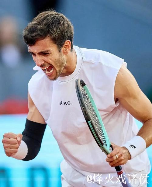 巴黎大师赛正赛首日爆出冷门 西西帕斯恩贝尔晋级 巴黎大师赛正赛首日爆出冷门 西西帕斯恩贝尔晋级